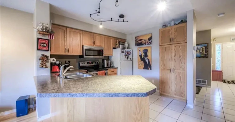 99 Foxborough Drive, Hamilton, ON, L9G 4Z1 - 8
