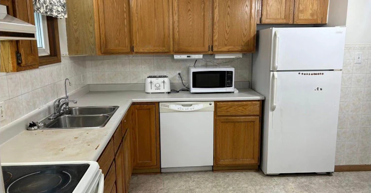 Main-174 Colborne Street, Kawartha Lakes, ON, K9V 6A1 - 2