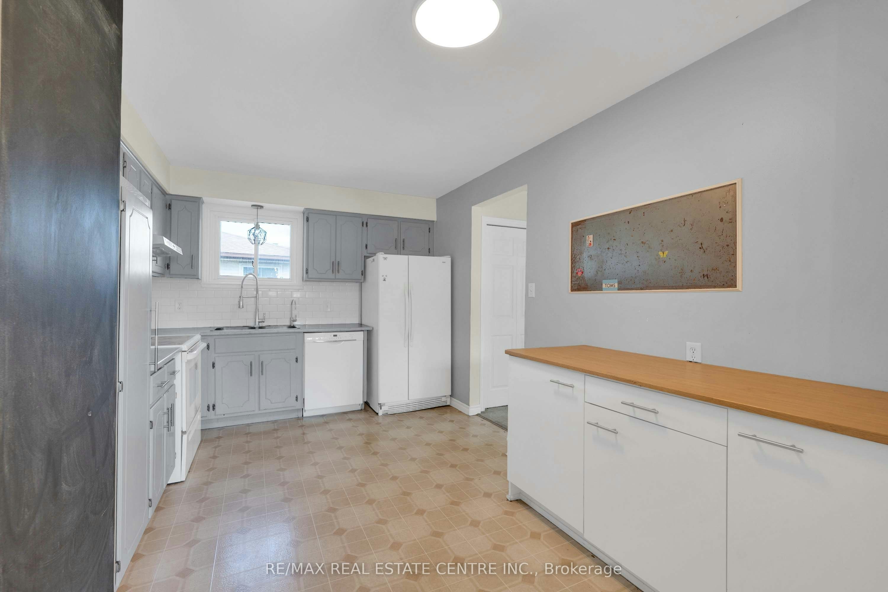 141 Cedar Crest Street, Kitchener, ON, N2N 2A6 - 9