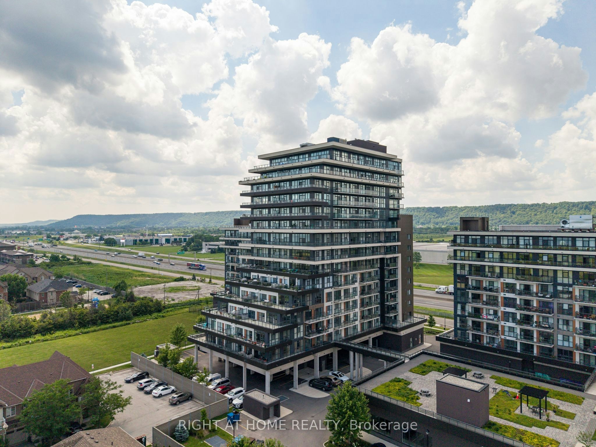 1208-550 North Service Road, Grimsby, ON, L3M 0H9