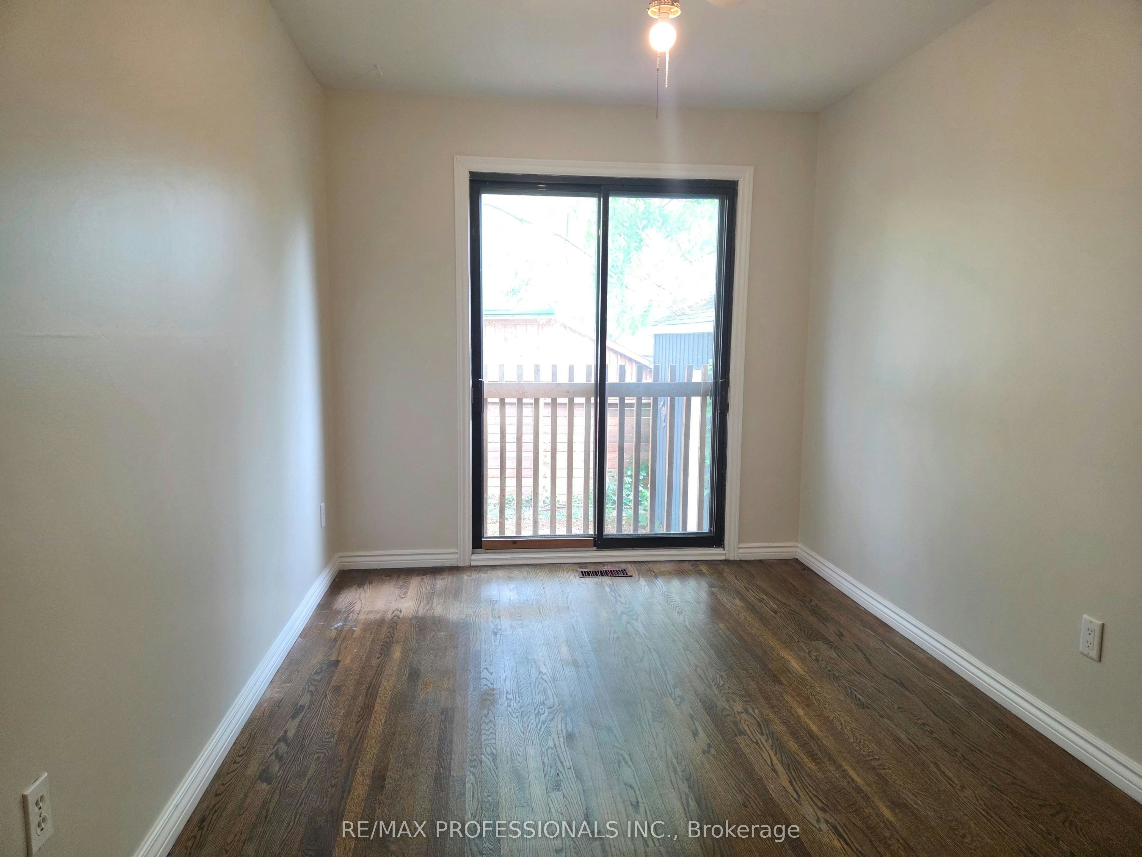 UPPER-881 Lawrence Road, Hamilton, ON, L8K 2A4 - 11