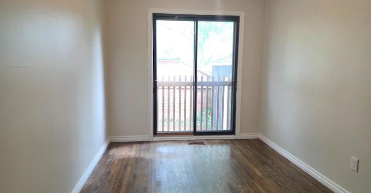 UPPER-881 Lawrence Road, Hamilton, ON, L8K 2A4 - 11