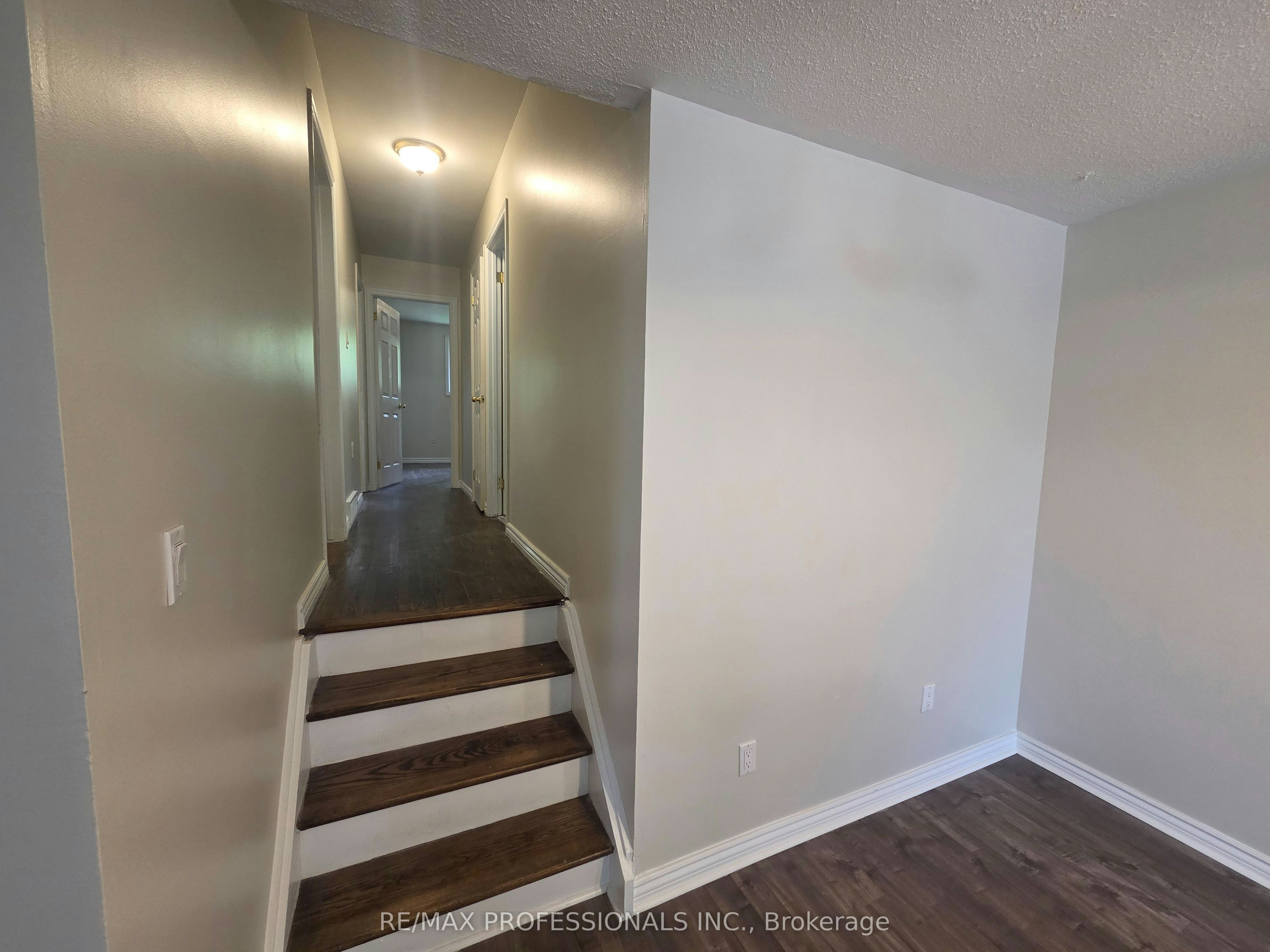 UPPER-881 Lawrence Road, Hamilton, ON, L8K 2A4 - 6