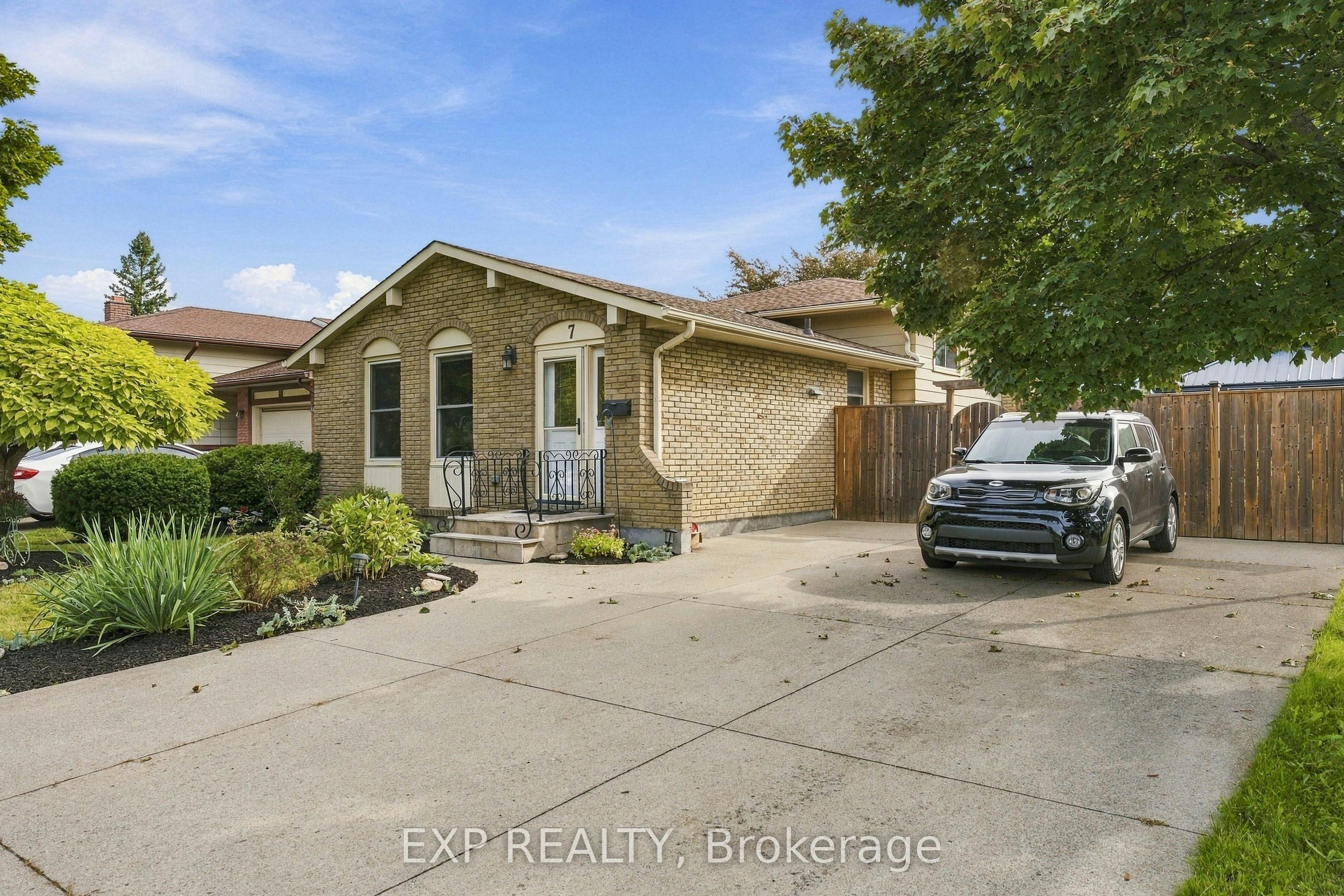7 Roehampton Avenue, St. Catharines, ON, L2M 7K9