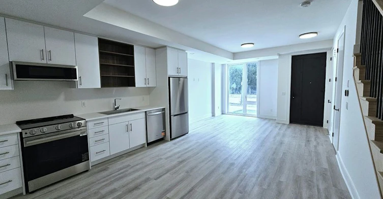 230 Ellis Avenue, St. Catharines, ON, L2P 0H2 - 2