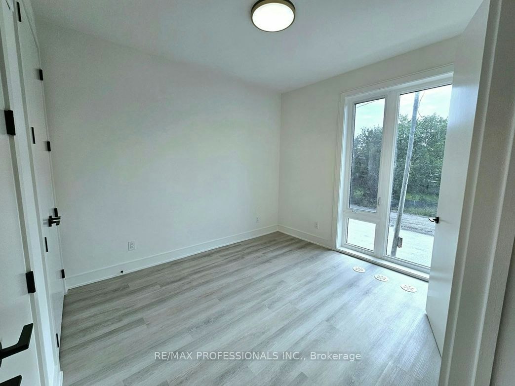 230 Ellis Avenue, St. Catharines, ON, L2P 0H2 - 11