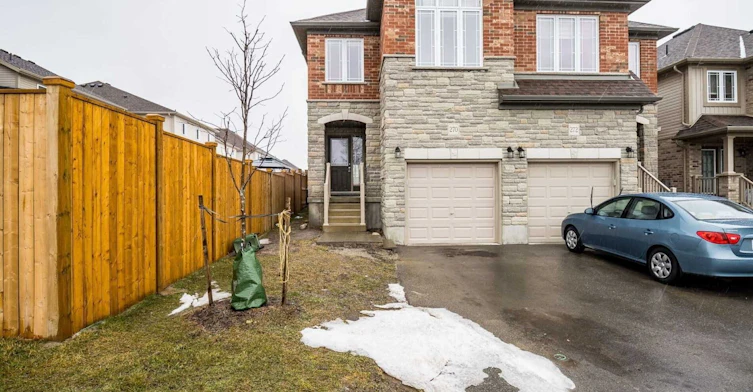 Upper-270 Ambrous Crescent, Guelph, ON, N1G 0G2