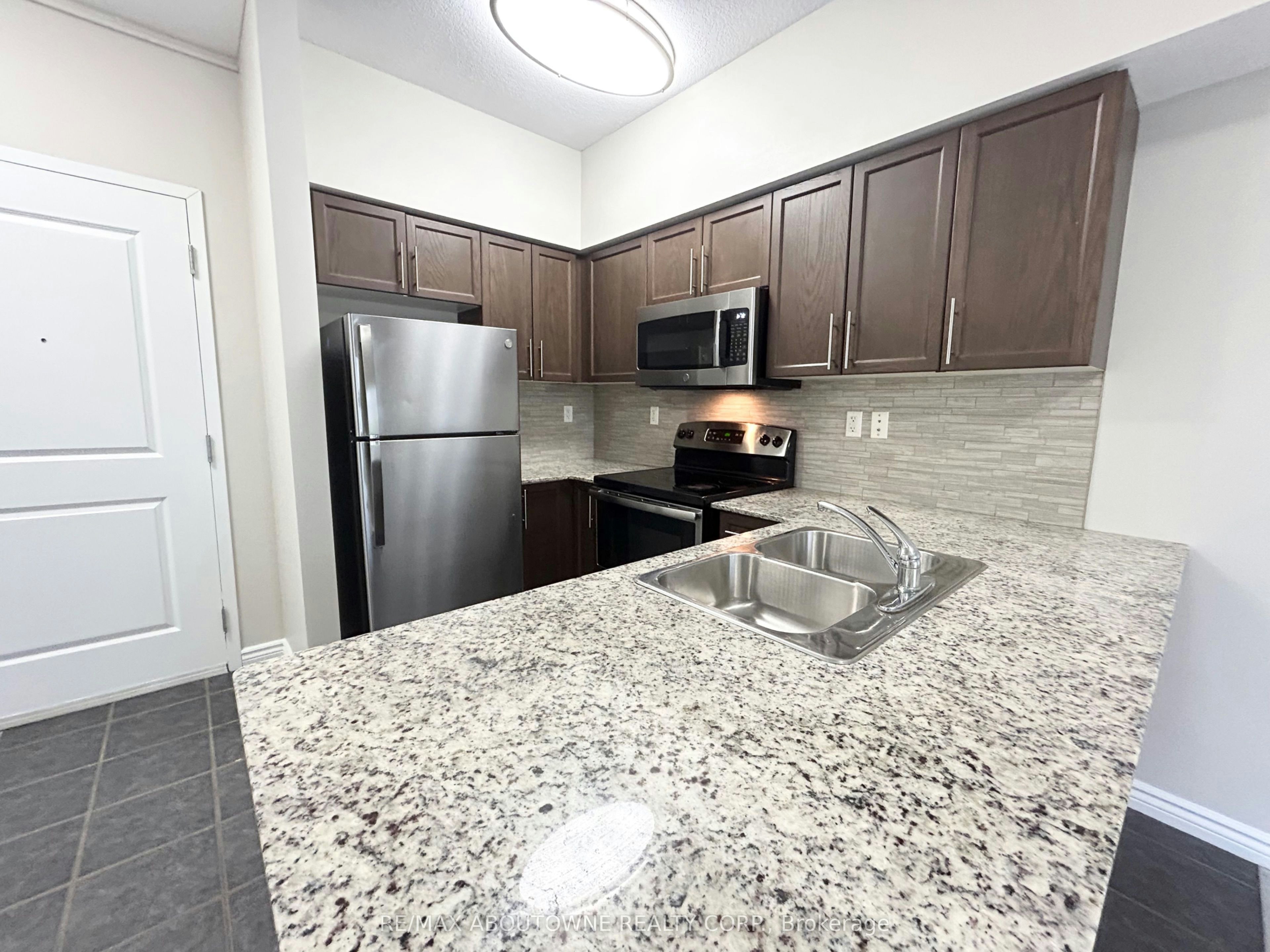 102-5 Rittenhouse Road, Kitchener, ON, N2E 2M8 - 4