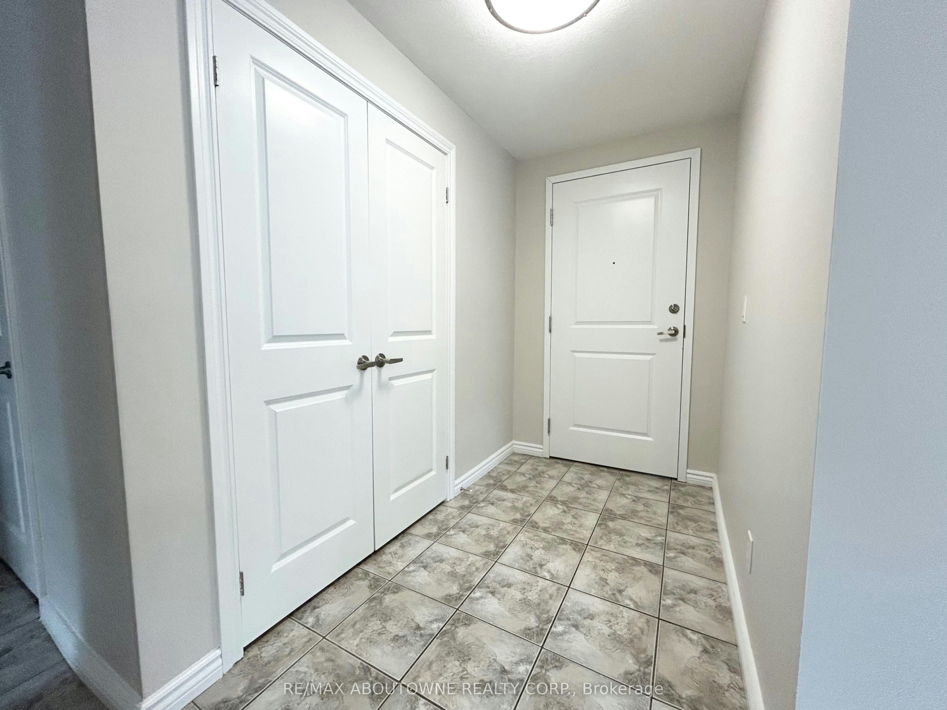 102-7 Rittenhouse Road, Kitchener, ON, N2E 2M8 - 2
