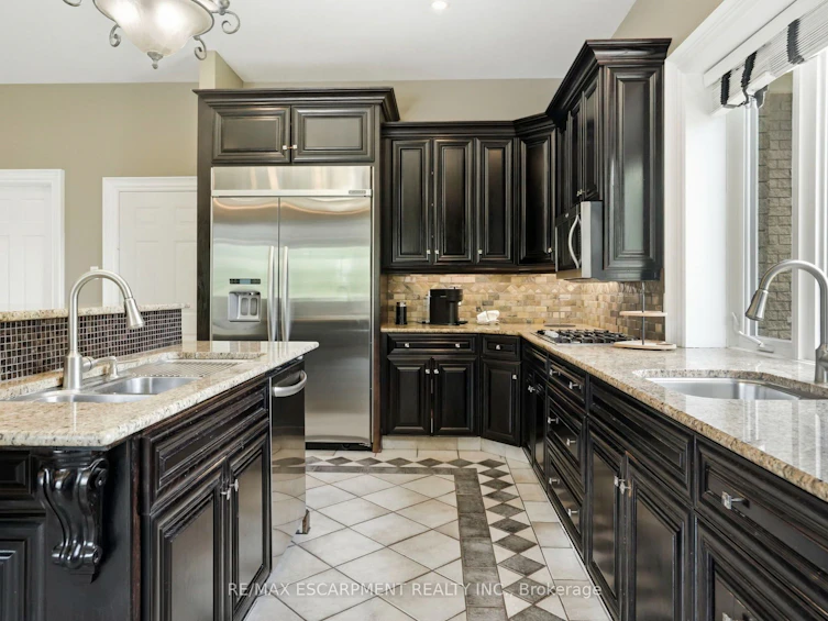 11 Palomino Drive, Hamilton, ON, L0R 1H3 - 14