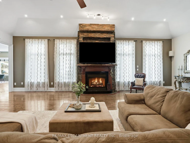 11 Palomino Drive, Hamilton, ON, L0R 1H3 - 8