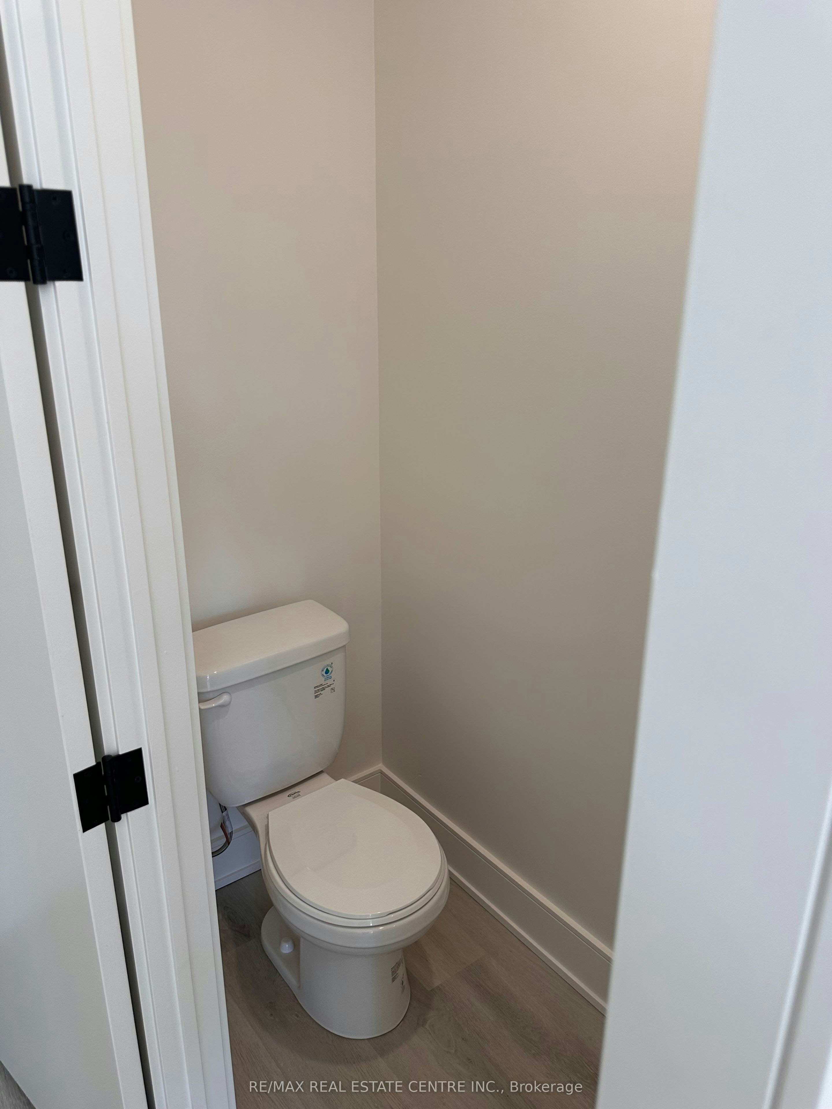200 Ellis Avenue, St. Catharines, ON, L2P 0H2 - 8