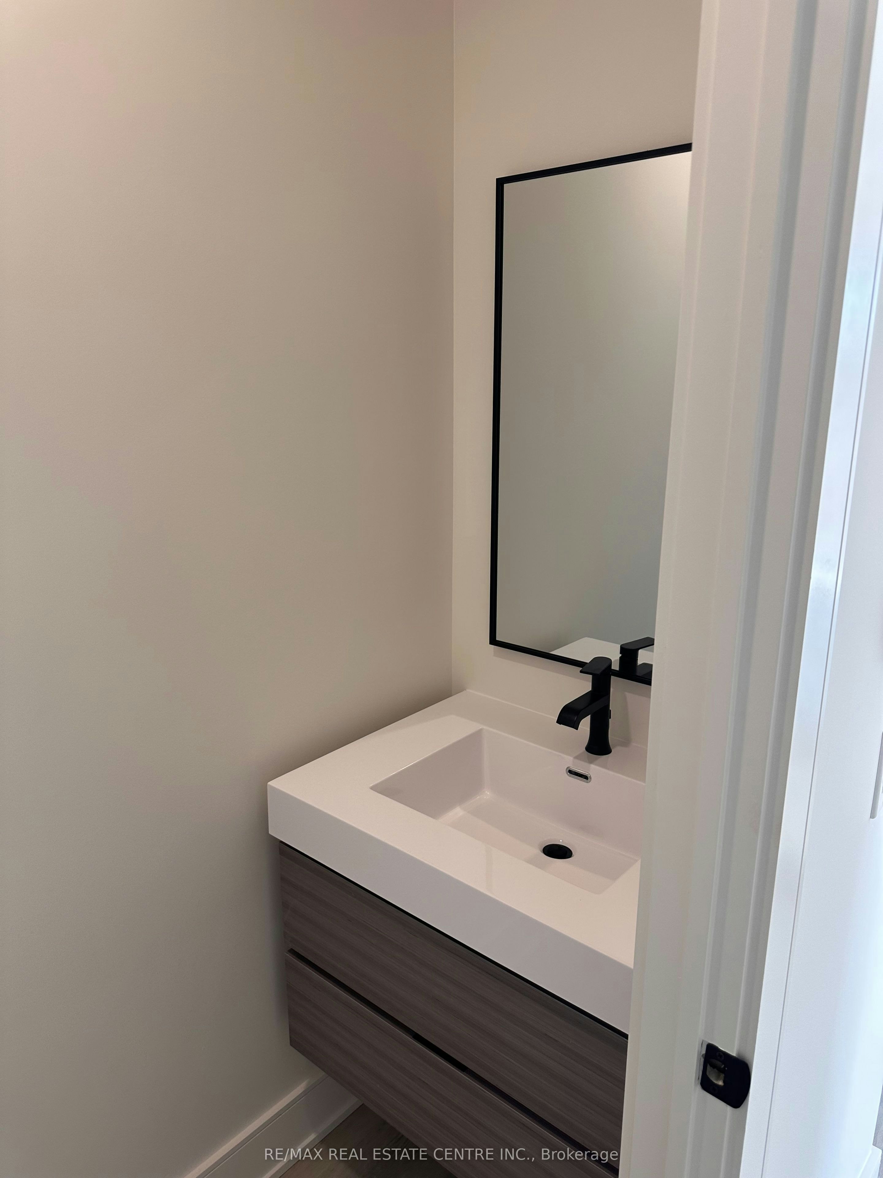 200 Ellis Avenue, St. Catharines, ON, L2P 0H2 - 9