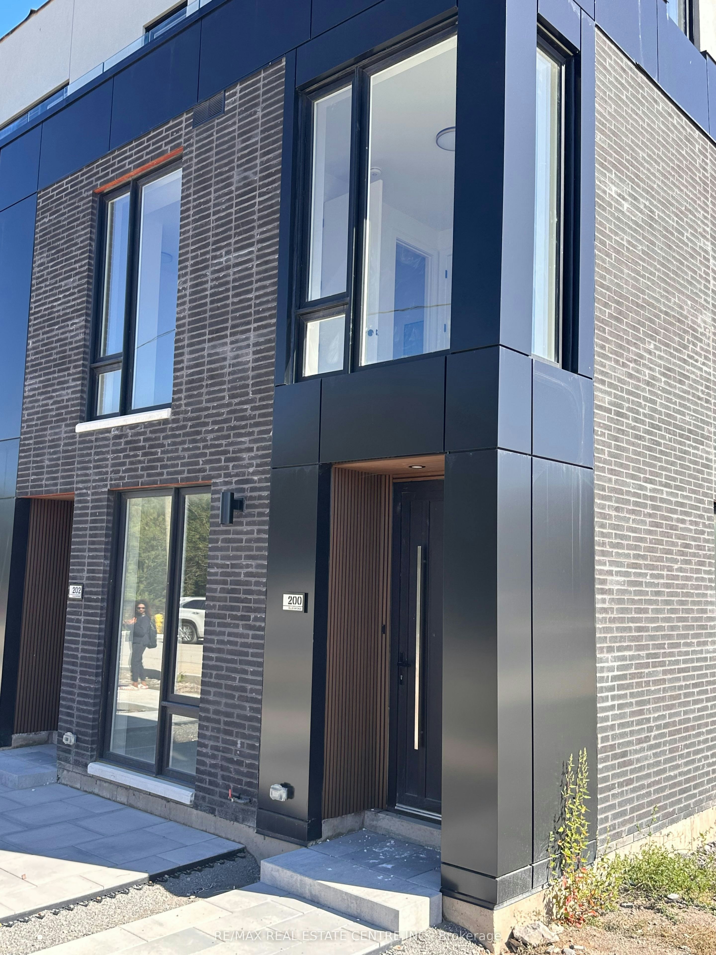 200 Ellis Avenue, St. Catharines, ON, L2P 0H2 - 3