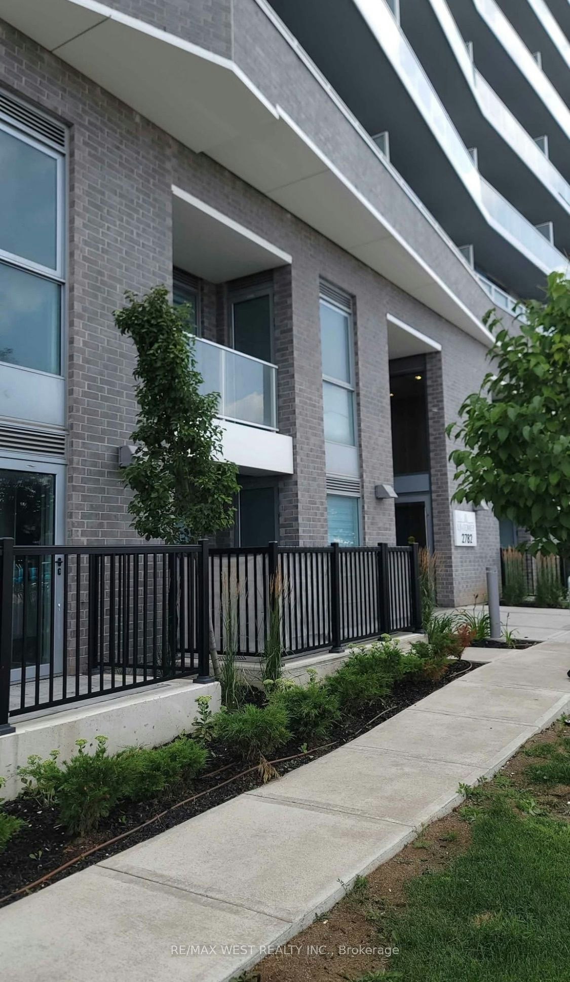 107-2782 Barton Street E, Hamilton, ON, L8E 2J8