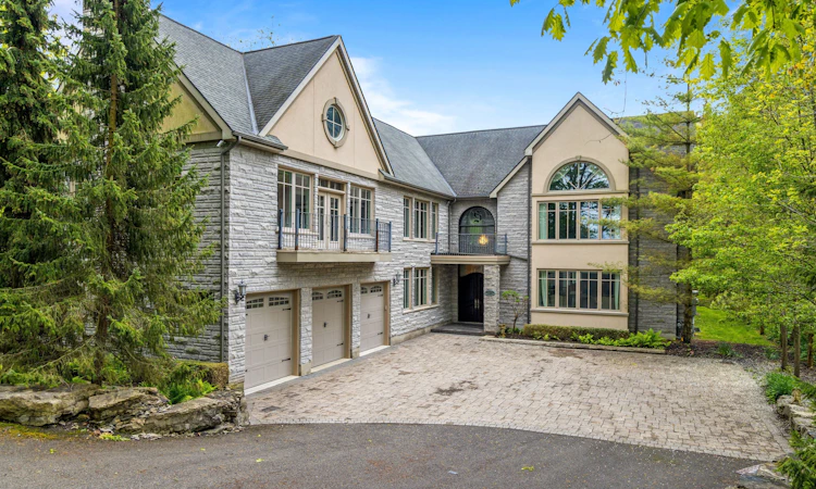 839 Lakeshore Road E