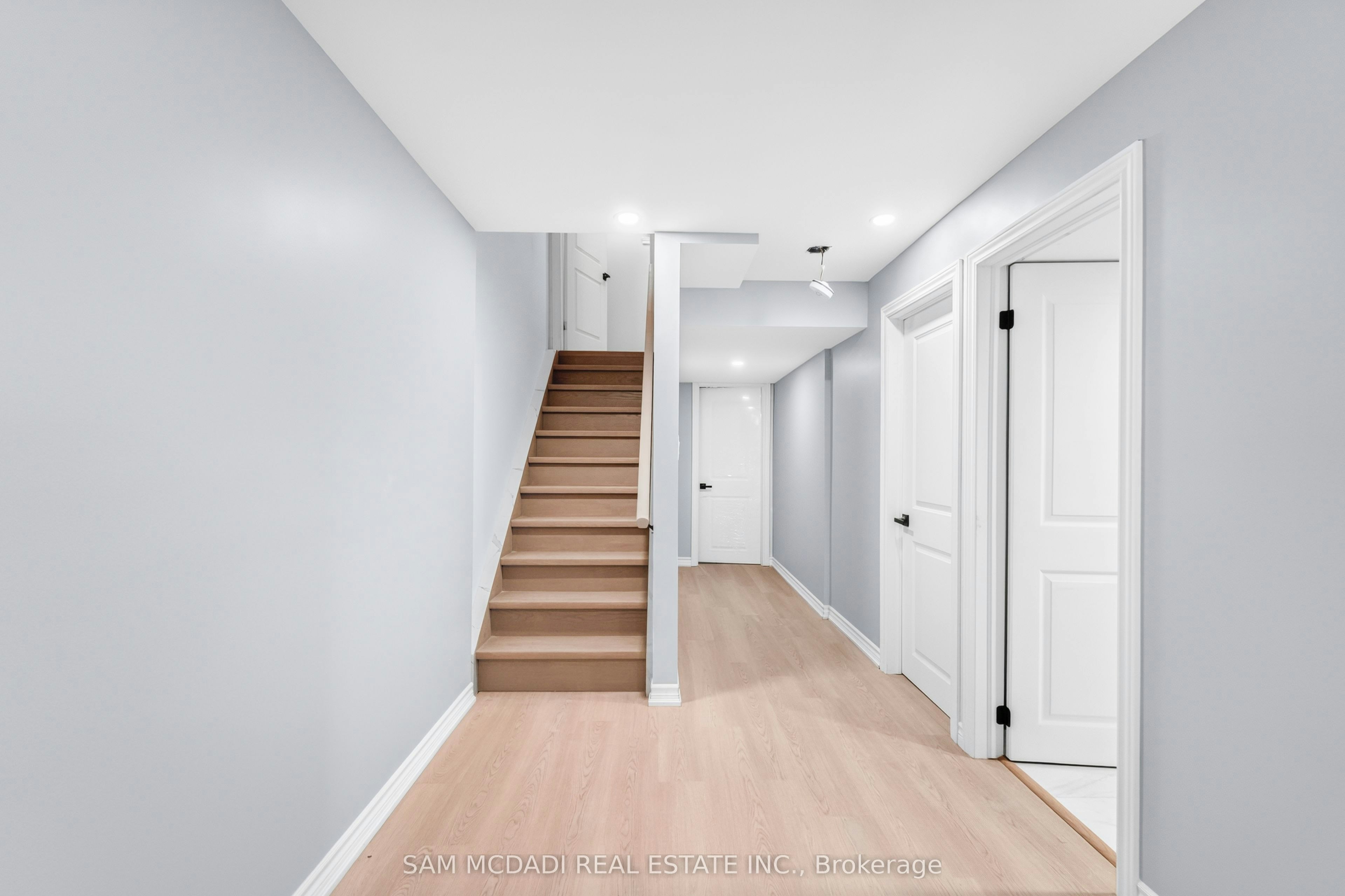 26 Dayman Drive, Hamilton, ON, L9K 0J9 - 30