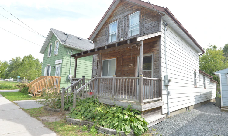 713 Chamberlain Street