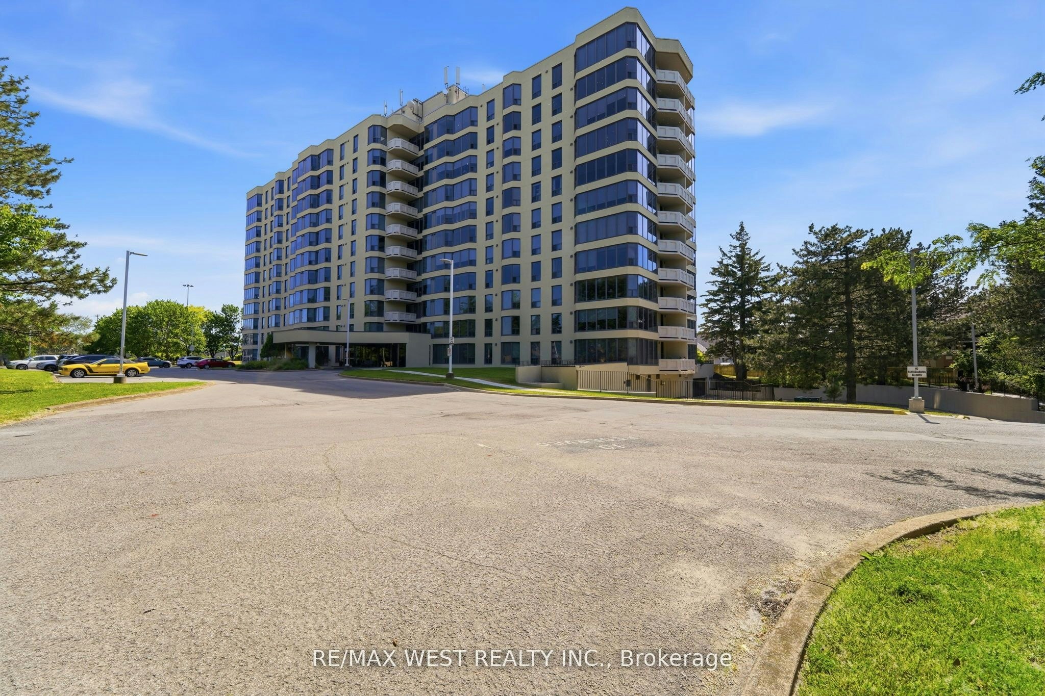 808-81 Scott Street, St. Catharines, ON, L2N 7L5