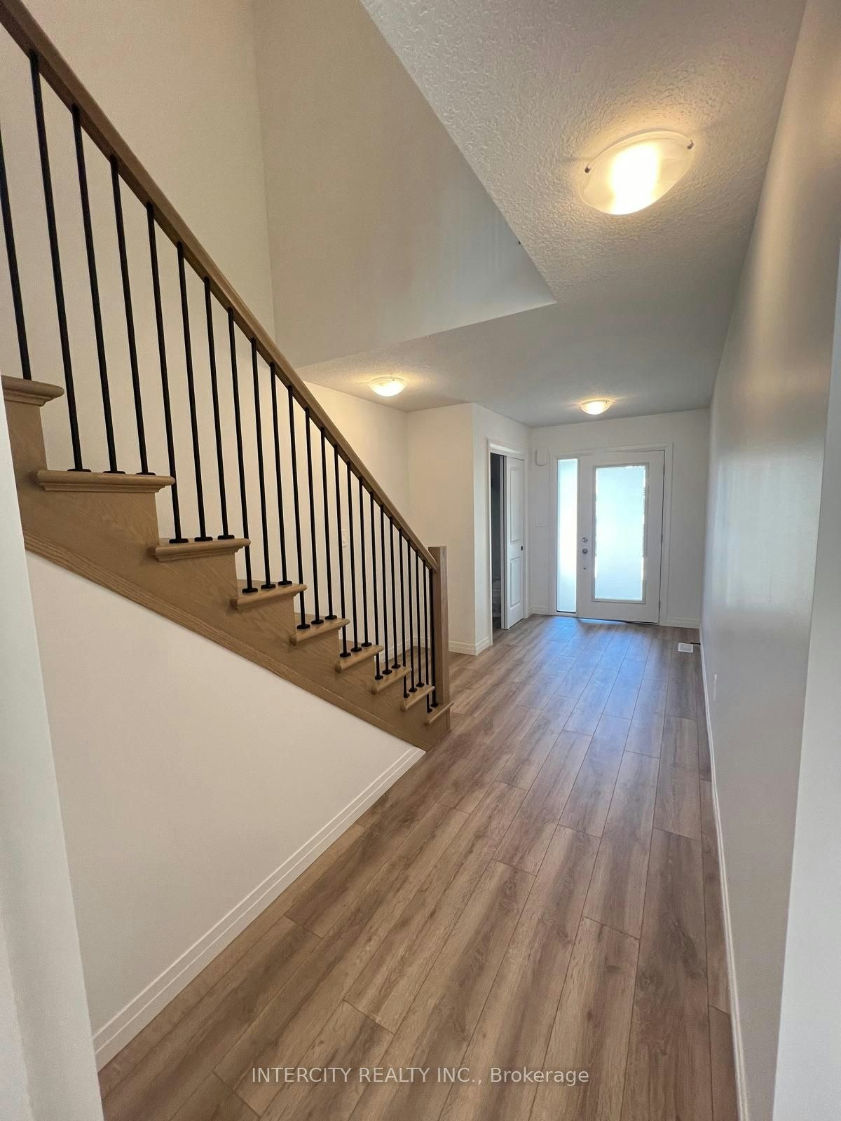 81 Queensbrook Crescent, Cambridge, ON, N1R 5S3 - 2