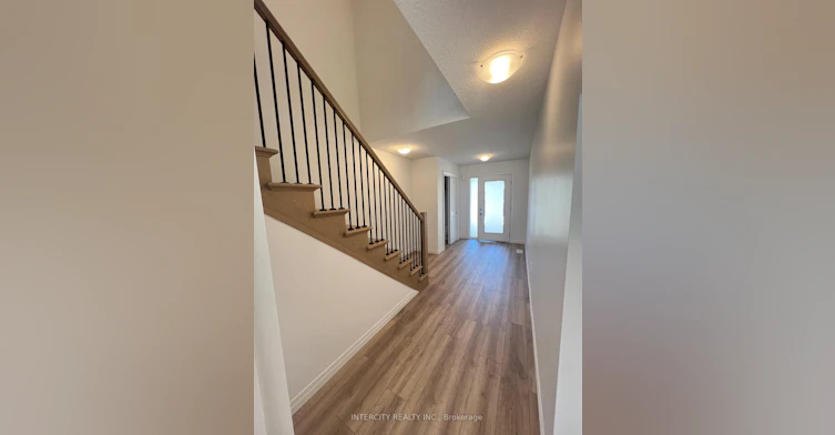81 Queensbrook Crescent, Cambridge, ON, N1R 5S3 - 2