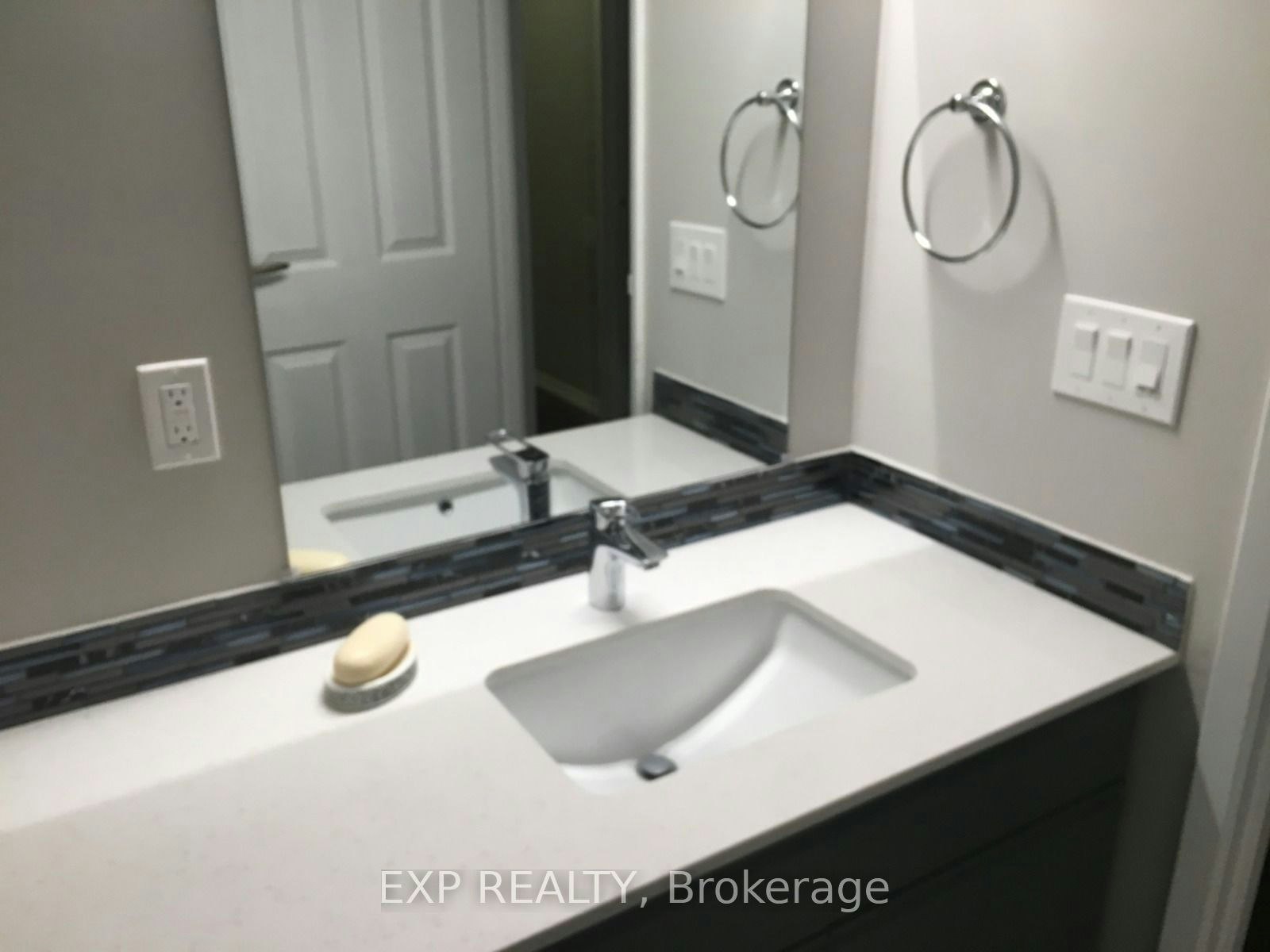 809-10 Ellen Street E, Kitchener, ON, N2H 6R8 - 4