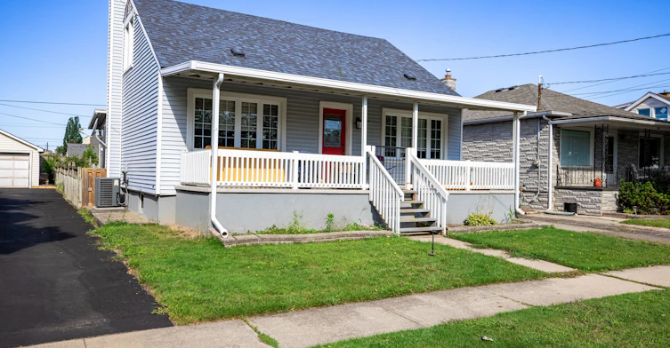 Upper-293 Mcalpine Avenue S, Welland, ON, L3B 1V1