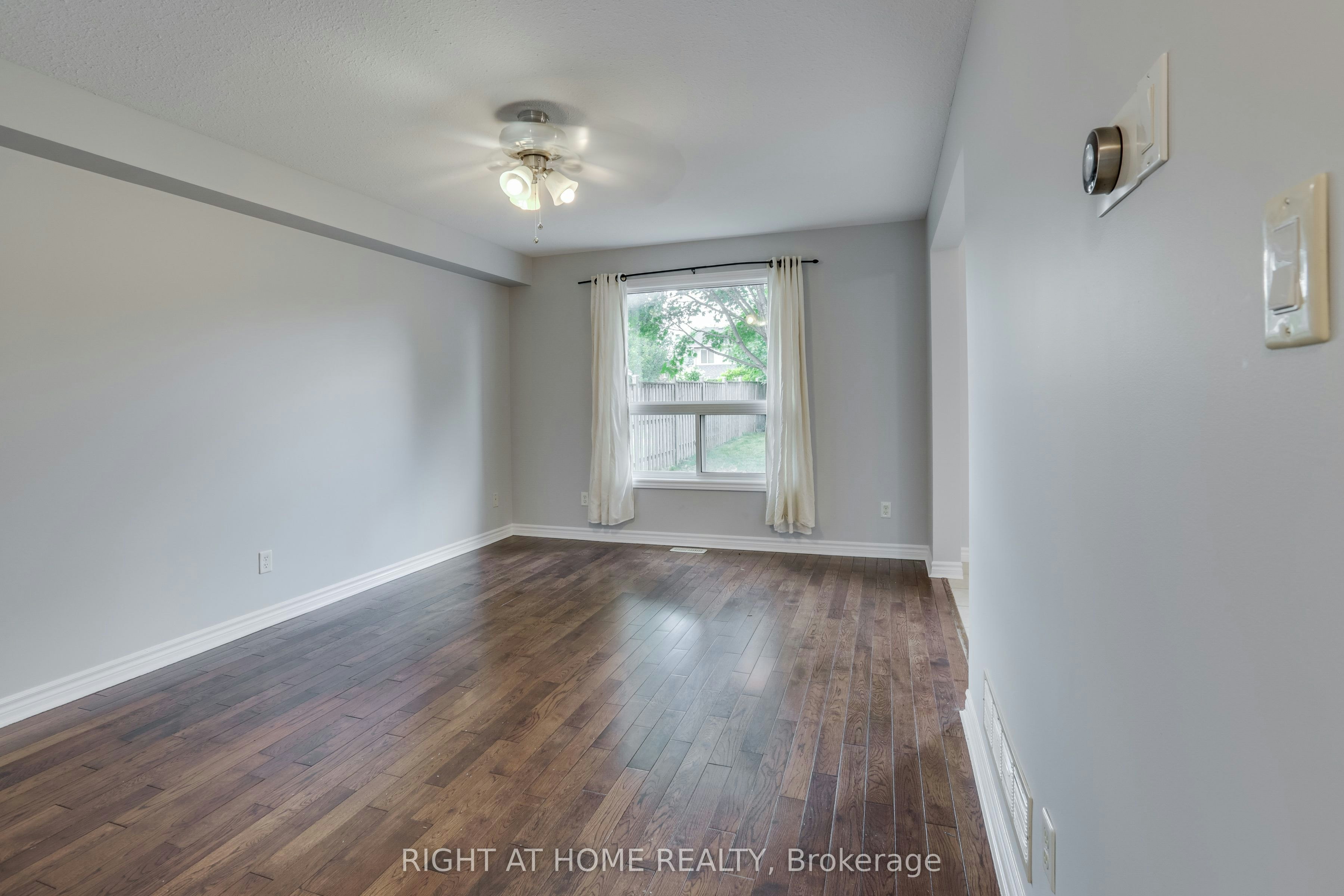 2206 Coronation Drive, London, ON, N6G 0B9 5