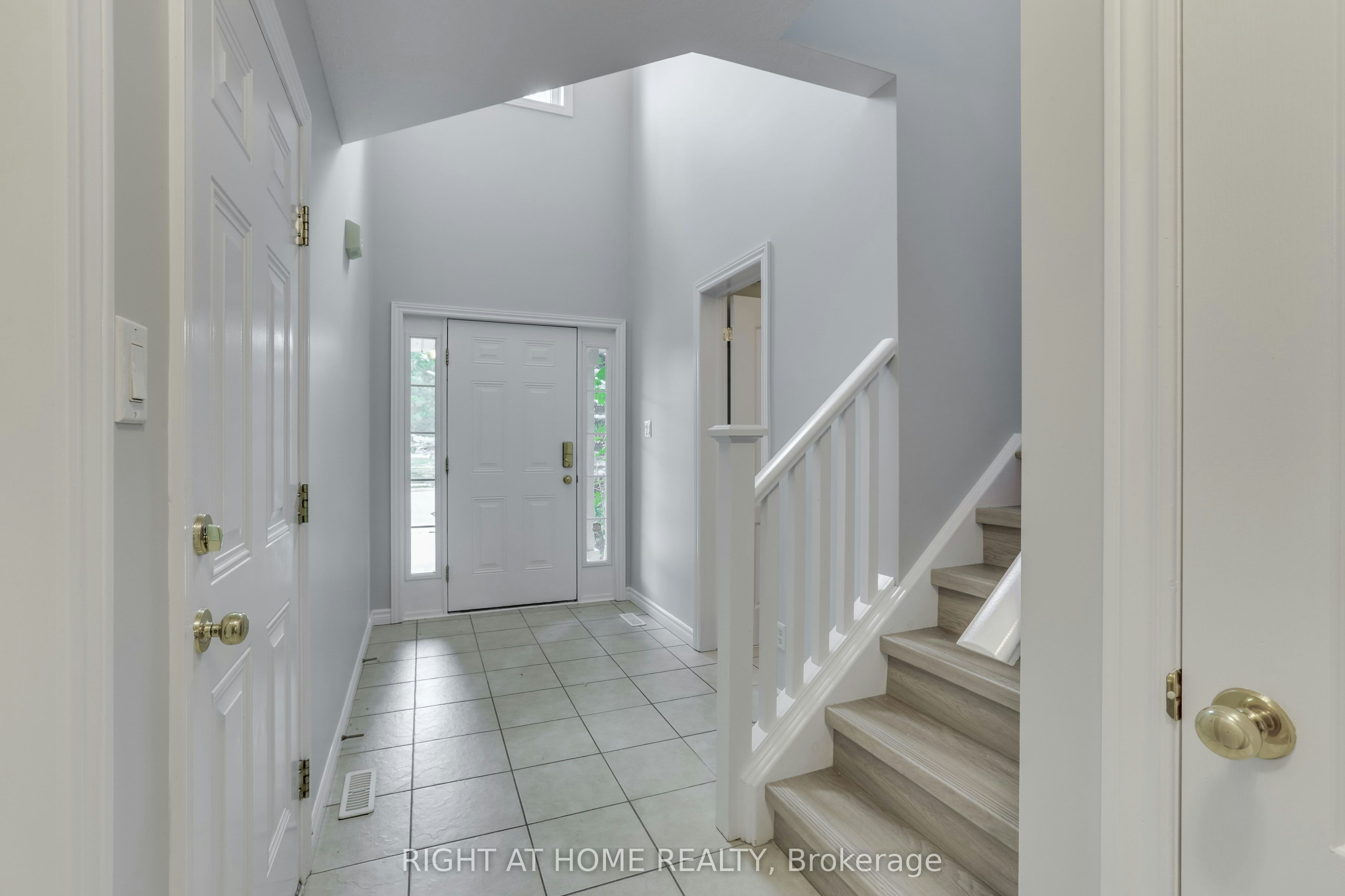 2206 Coronation Drive, London, ON, N6G 0B9 4
