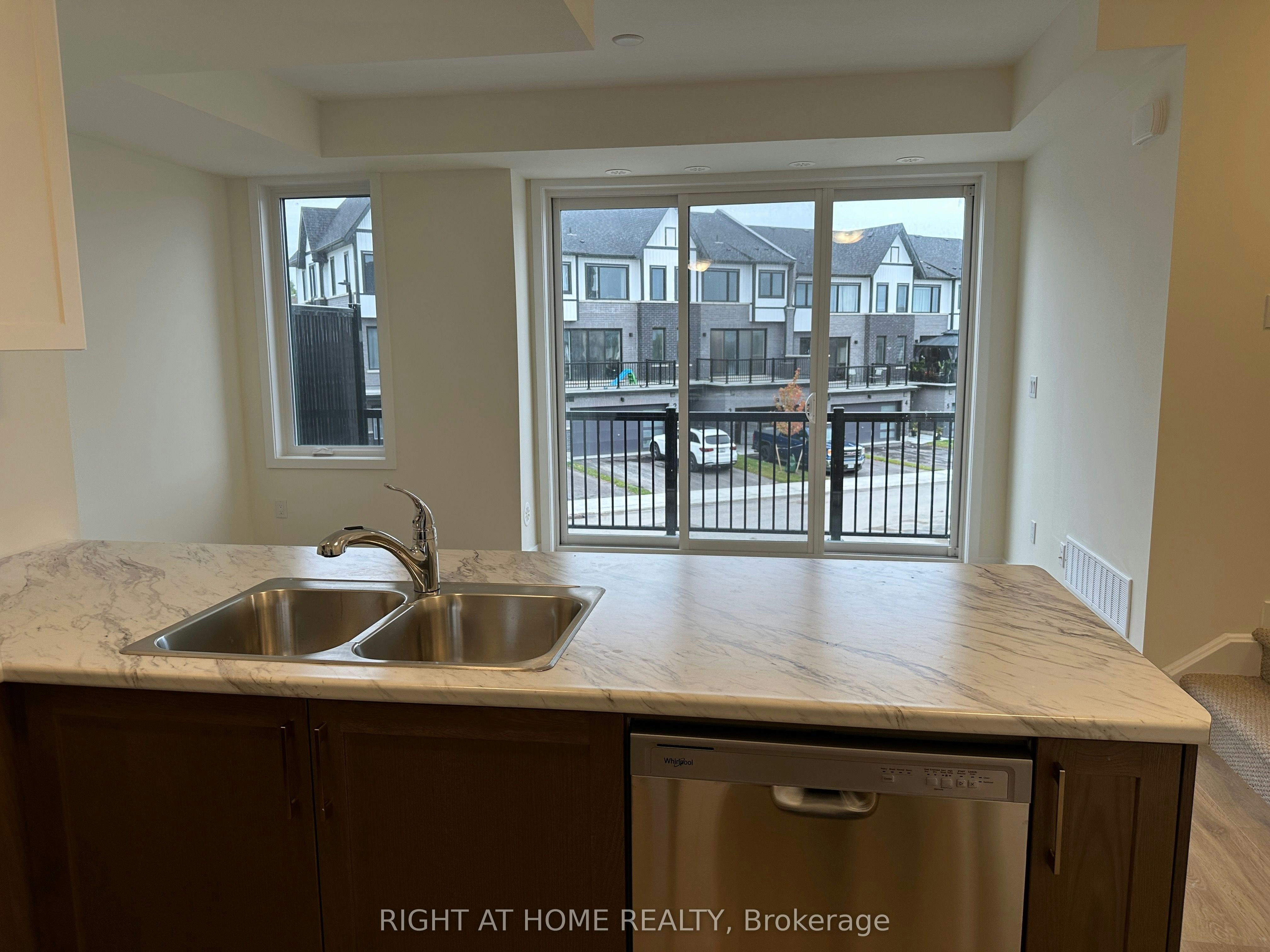 1204-160 Densmore Road, Cobourg, ON, K9A 4J9 - 4