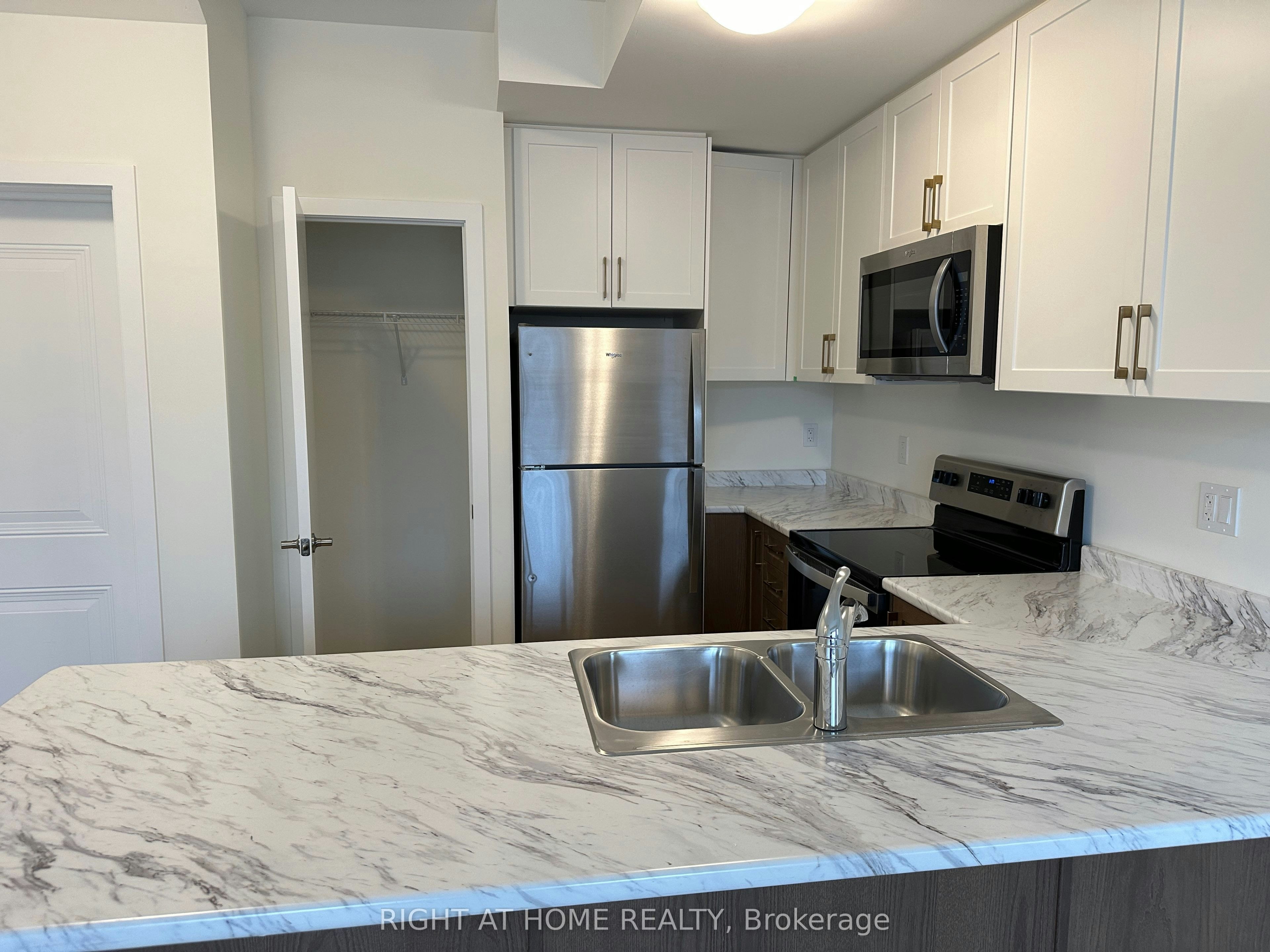 1204-160 Densmore Road, Cobourg, ON, K9A 4J9 - 7