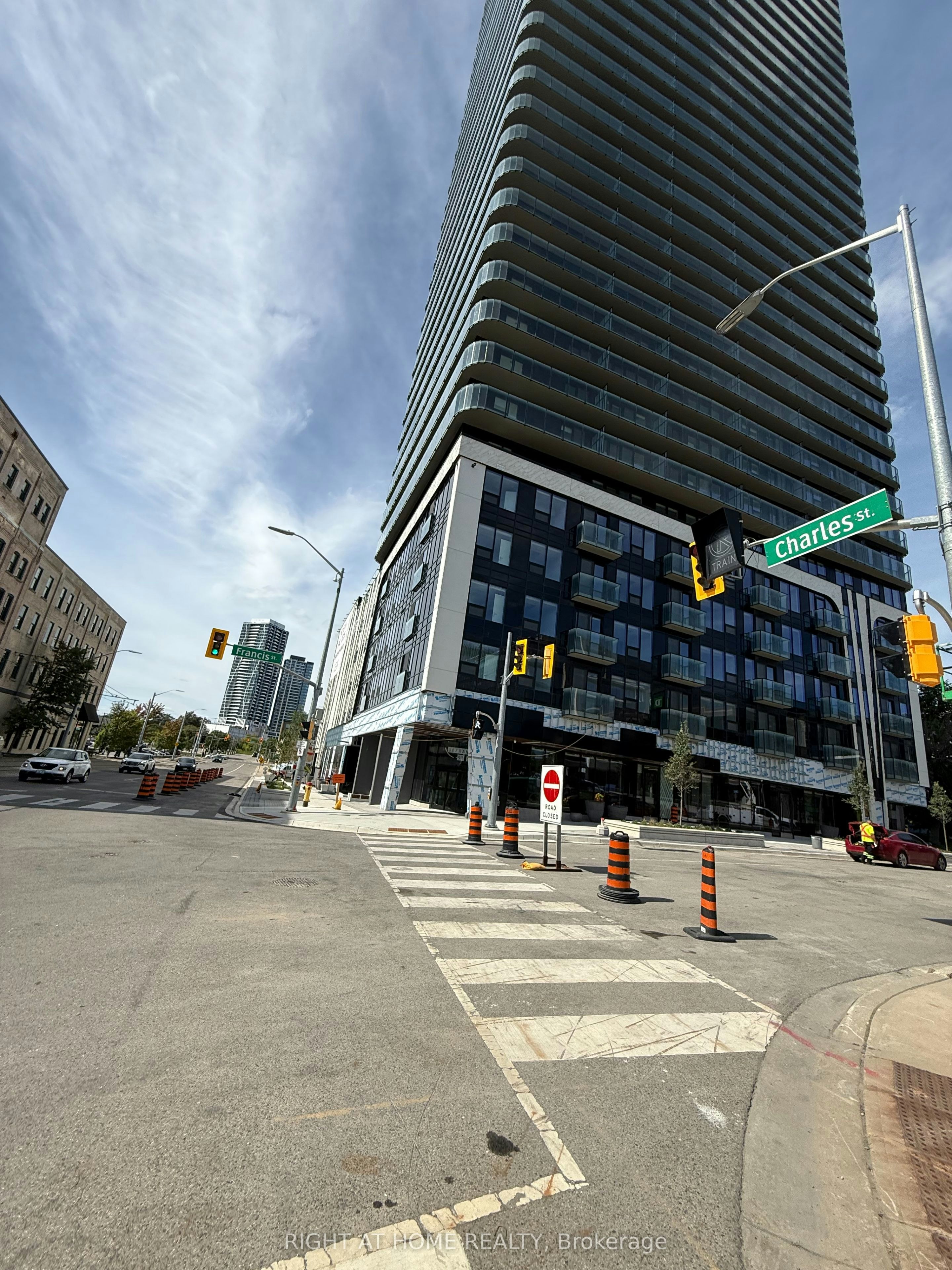 405-30 Francis Street S, Kitchener, ON, N2G 0H1 - 2