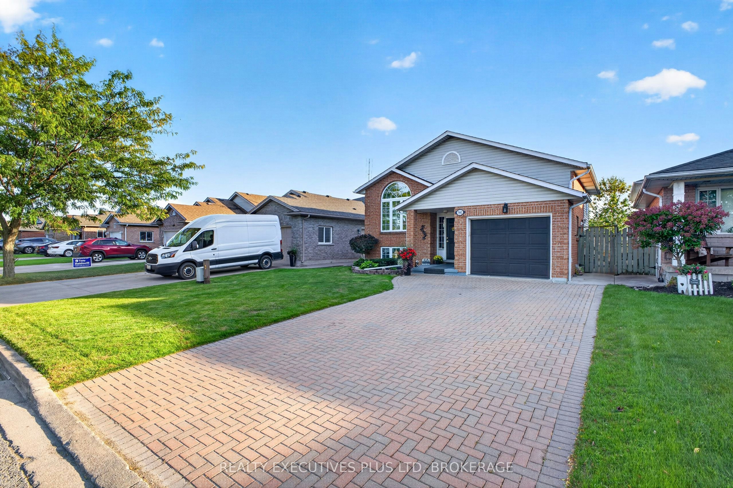 7802 Sabine Drive, Niagara Falls, ON, L2H 3E4