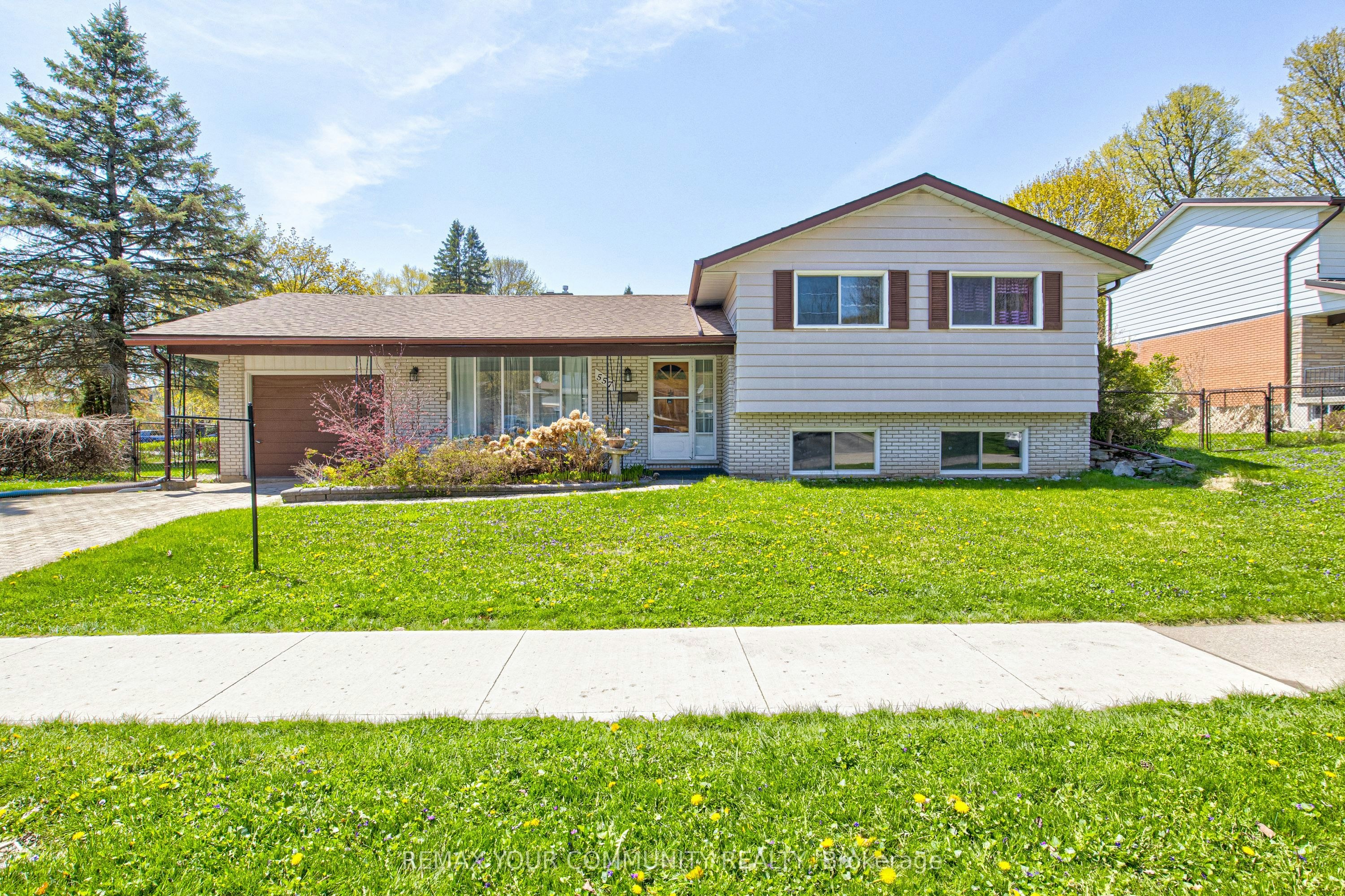 557 Glen Manor Boulevard, Waterloo, ON, N2L 4T7