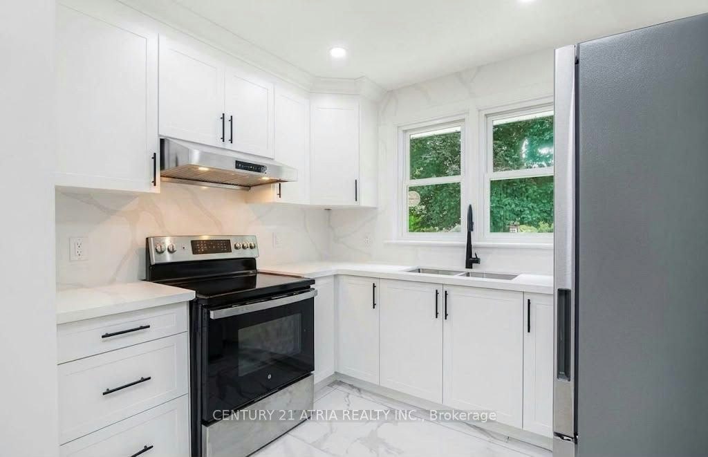 Upper-26 Magee Street, London, ON, N5W 1C6