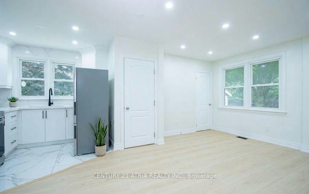 Upper-26 Magee Street, London, ON, N5W 1C6 - 2