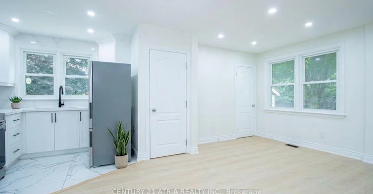 Upper-26 Magee Street, London, ON, N5W 1C6 - 2