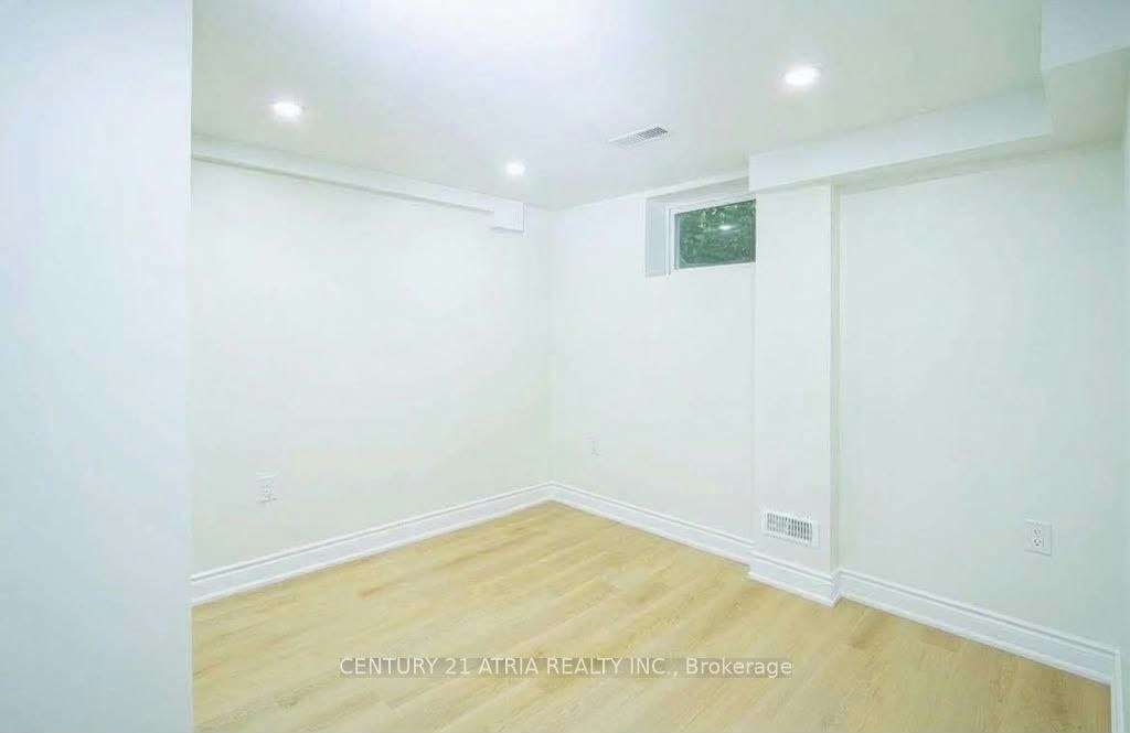 Lower-26 Magee Street, London, ON, N5W 1C6