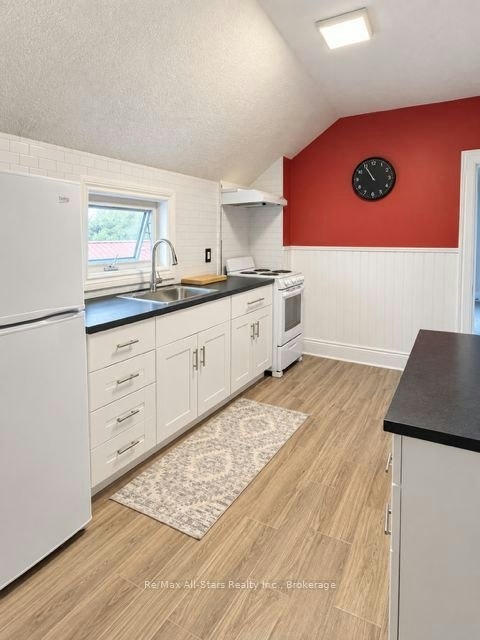 A-9 Francis Street W, Kawartha Lakes, ON, K0M 1N0 - 2