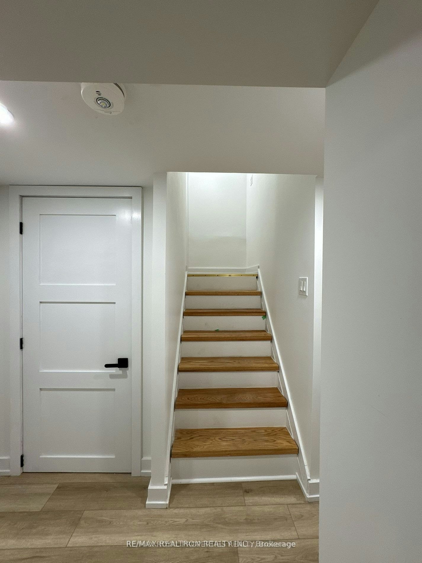 293 East 17th Street, Hamilton, ON, L9A 4M6 - 3