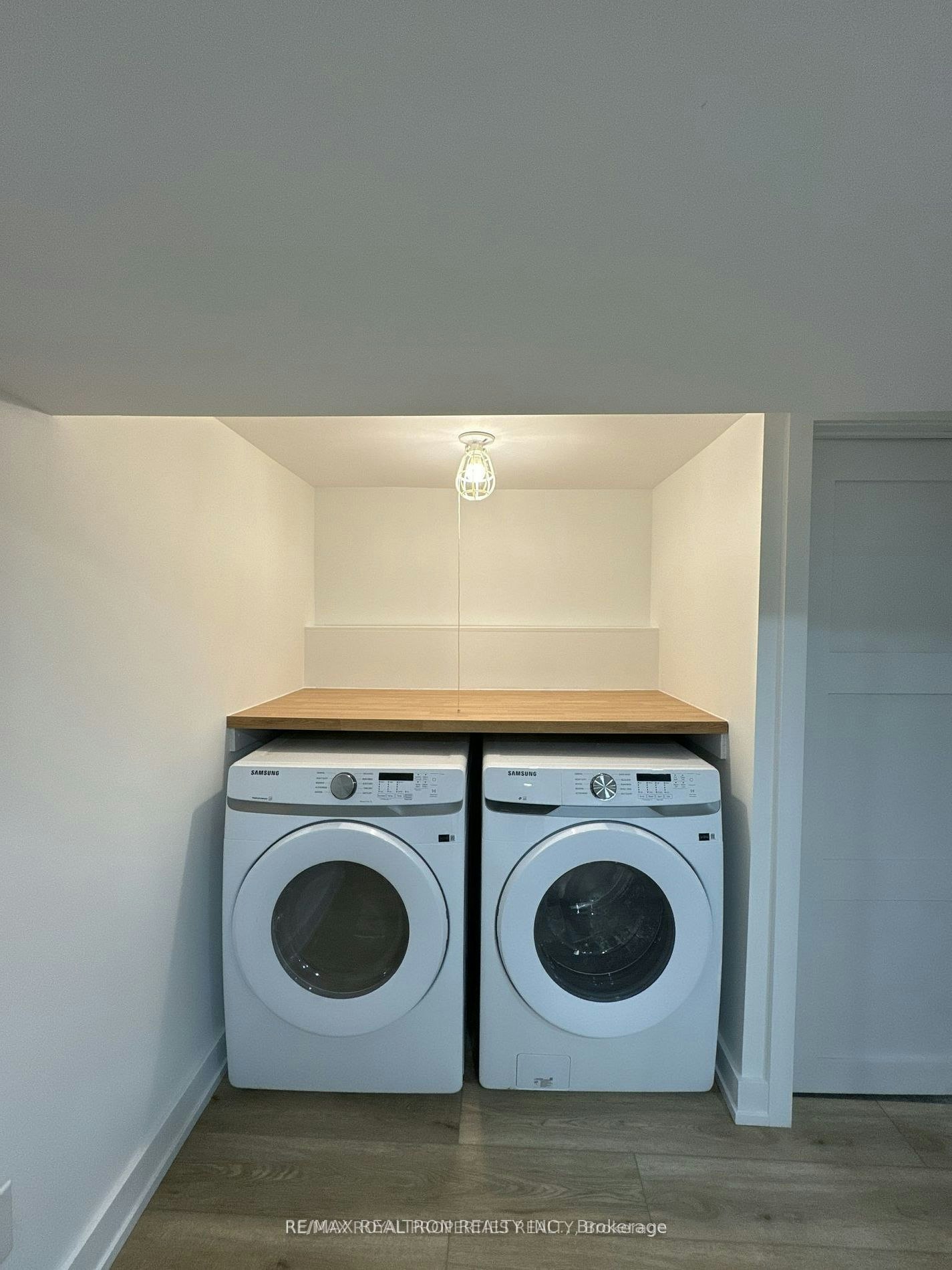 293 East 17th Street, Hamilton, ON, L9A 4M6 - 9