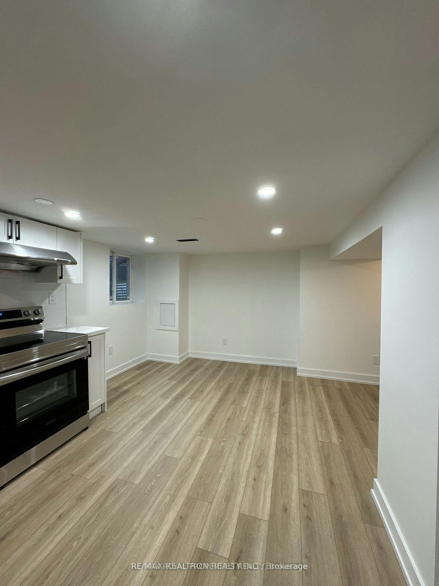293 East 17th Street, Hamilton, ON, L9A 4M6 - 2