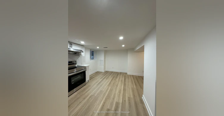 293 East 17th Street, Hamilton, ON, L9A 4M6 - 2