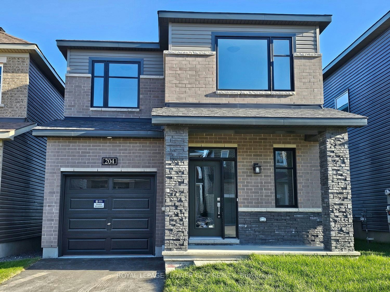 204 Elsie Macgill Walk, Ottawa, ON, K2W 0L5