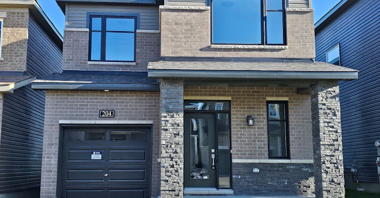 204 Elsie Macgill Walk, Ottawa, ON, K2W 0L5