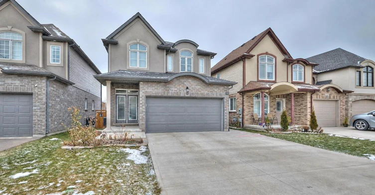 Upper-6045 Ernest Crescent, Niagara Falls, ON, L2H 0H9
