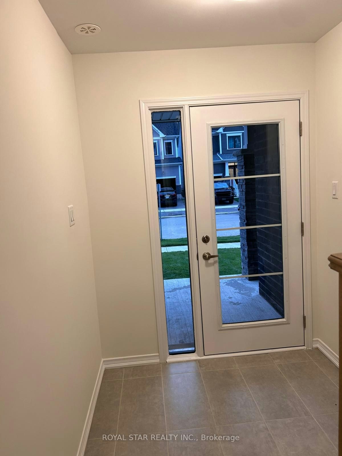 8 Baskett Street, Brantford, ON, N3T 5L5 - 2