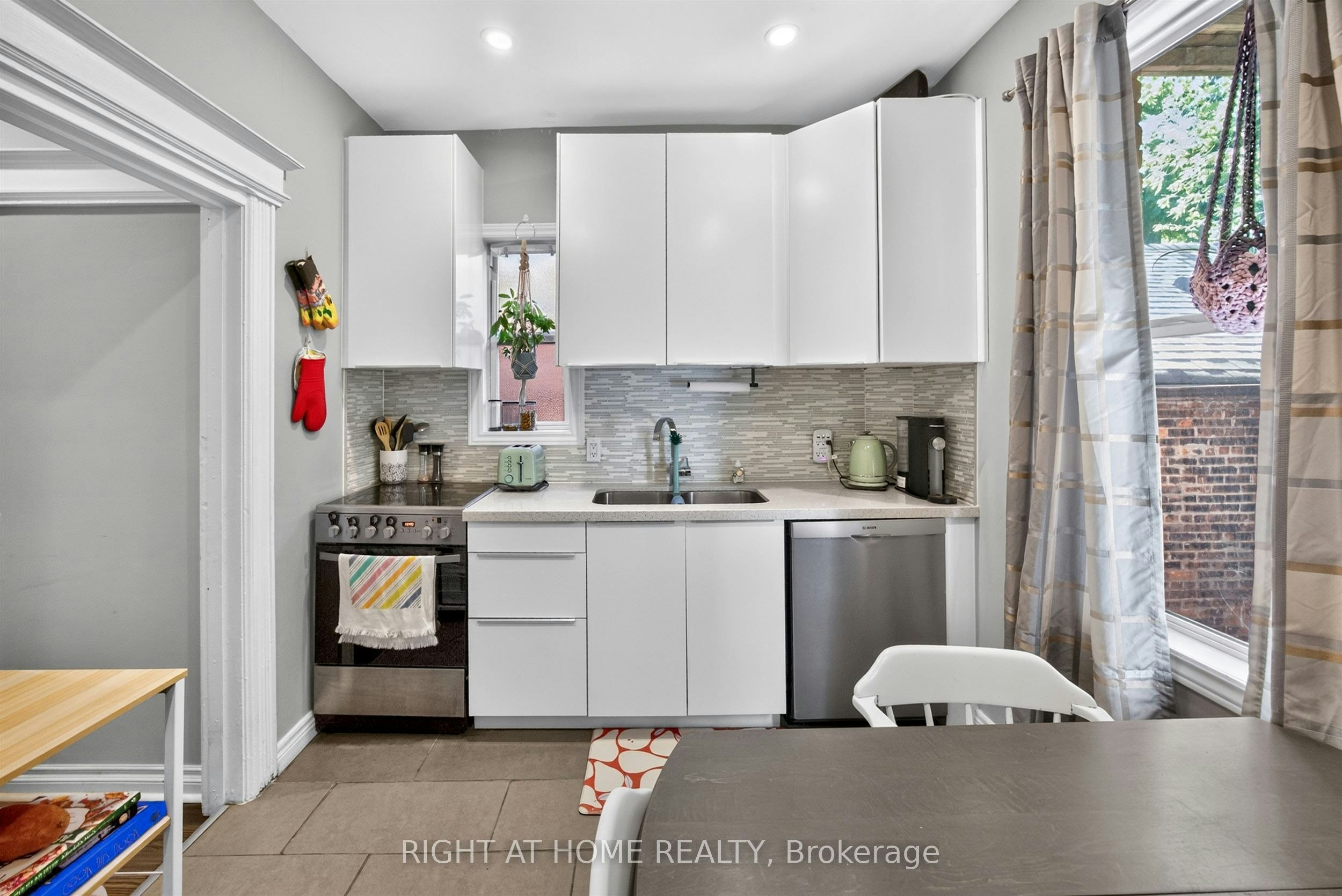 1-24 Locke Street S, Hamilton, ON, L8P 3Z8 - 11