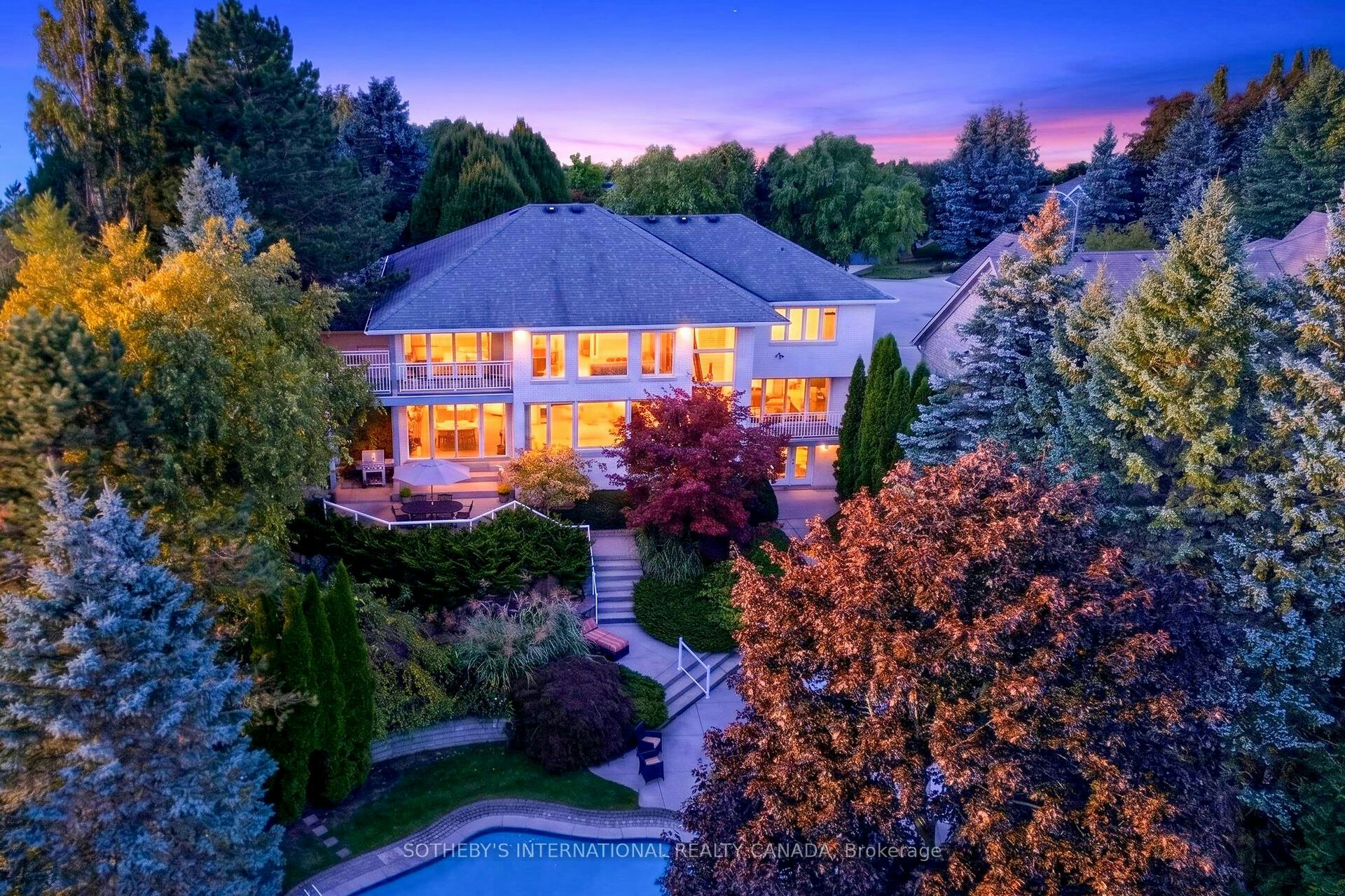 2 Anslow Court, Hamilton, ON, L9H 6Z2