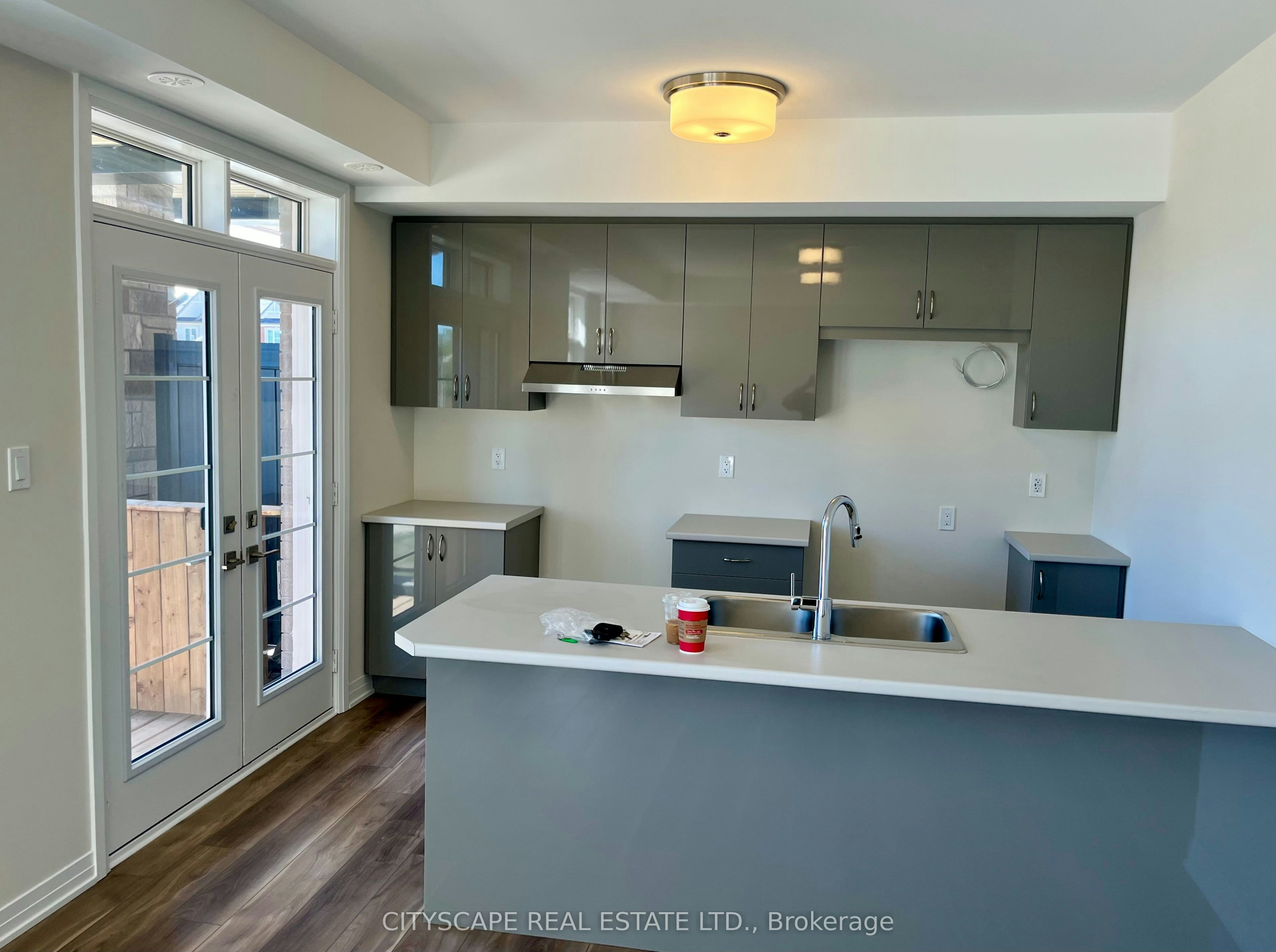 941 North Waterdown Drive, Hamilton, ON, L8B 1W3 - 4